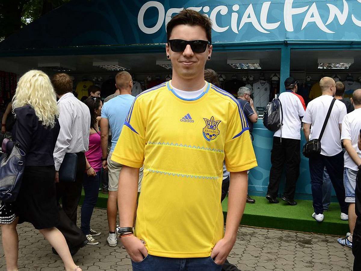 Німці купують у Львові футболки збірної України