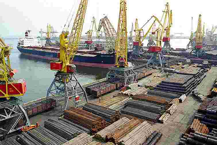 Янукович підписав закон, що дозволяє оренду причалів