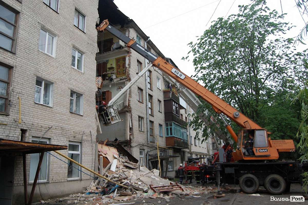 Знайдено другу жертву під завалами будинку в Луцьку
