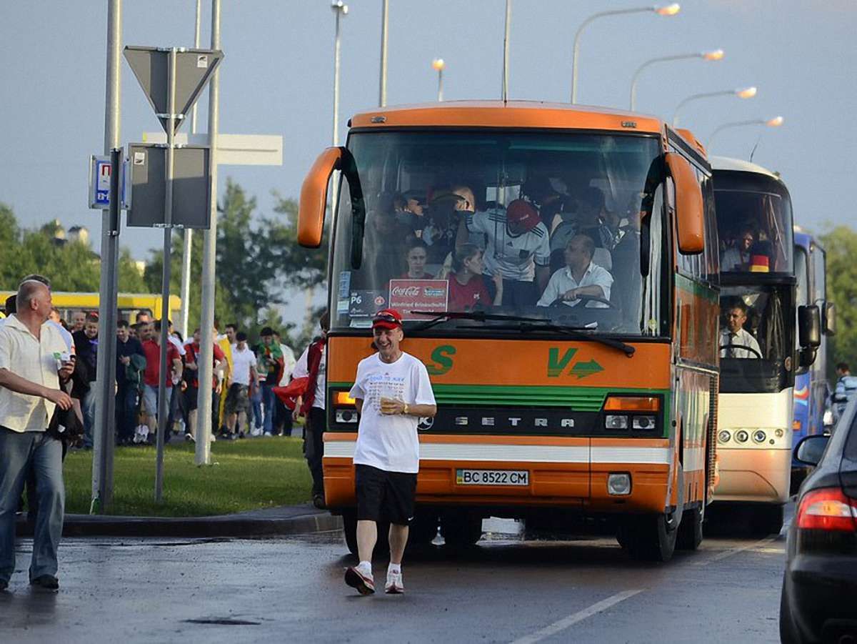 Фанів з "Арени Львів" розвезли удвічі швидше, ніж вимагає УЄФА