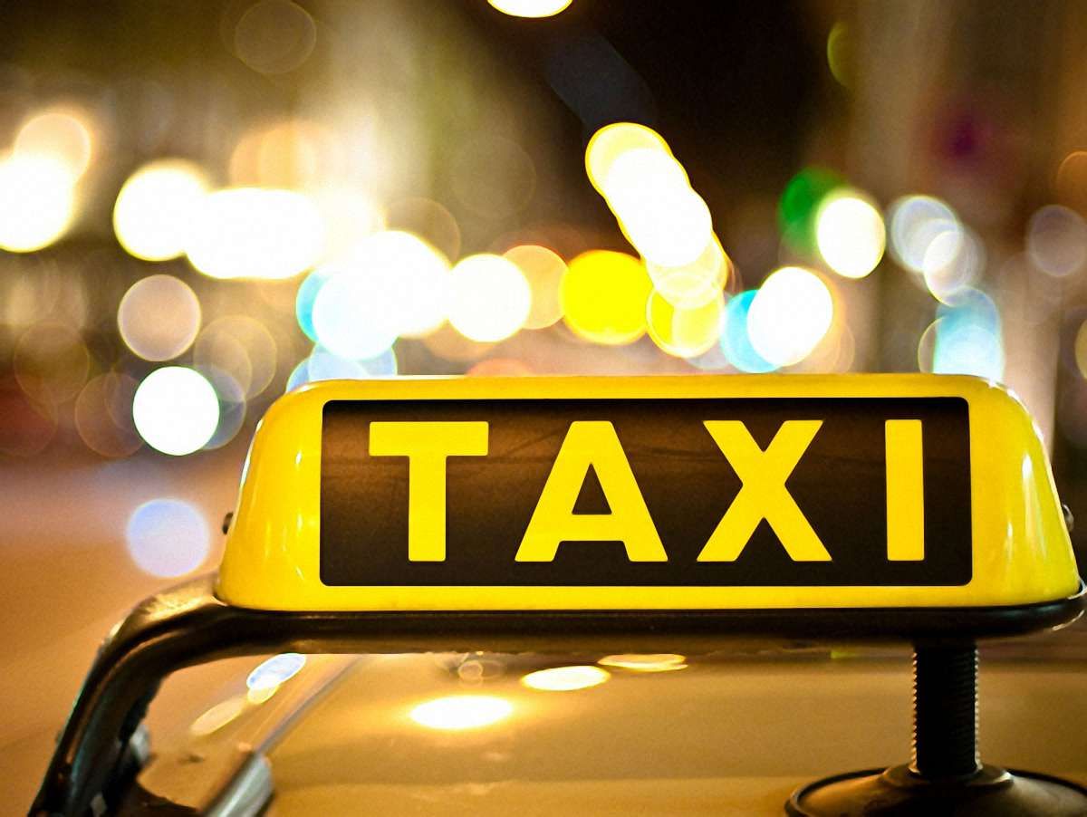 У Львові звільнили двох таксистів, які завищували ціни