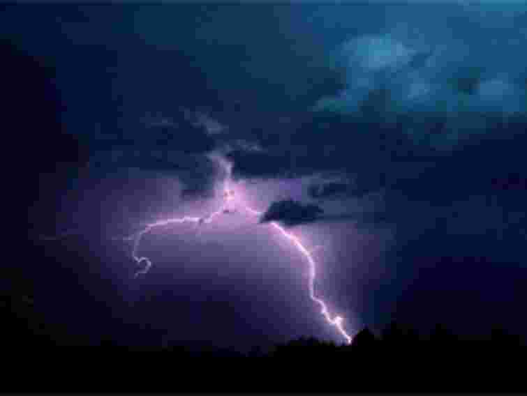 Майже 700 населених пунктів вночі лишились без світла через негоду