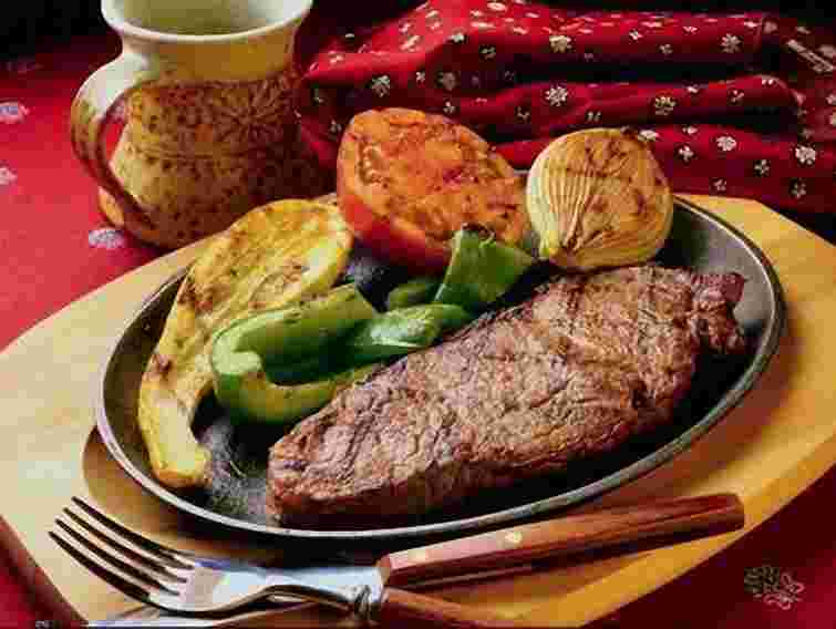 Половина українців витрачають на їжу 60% заробленого