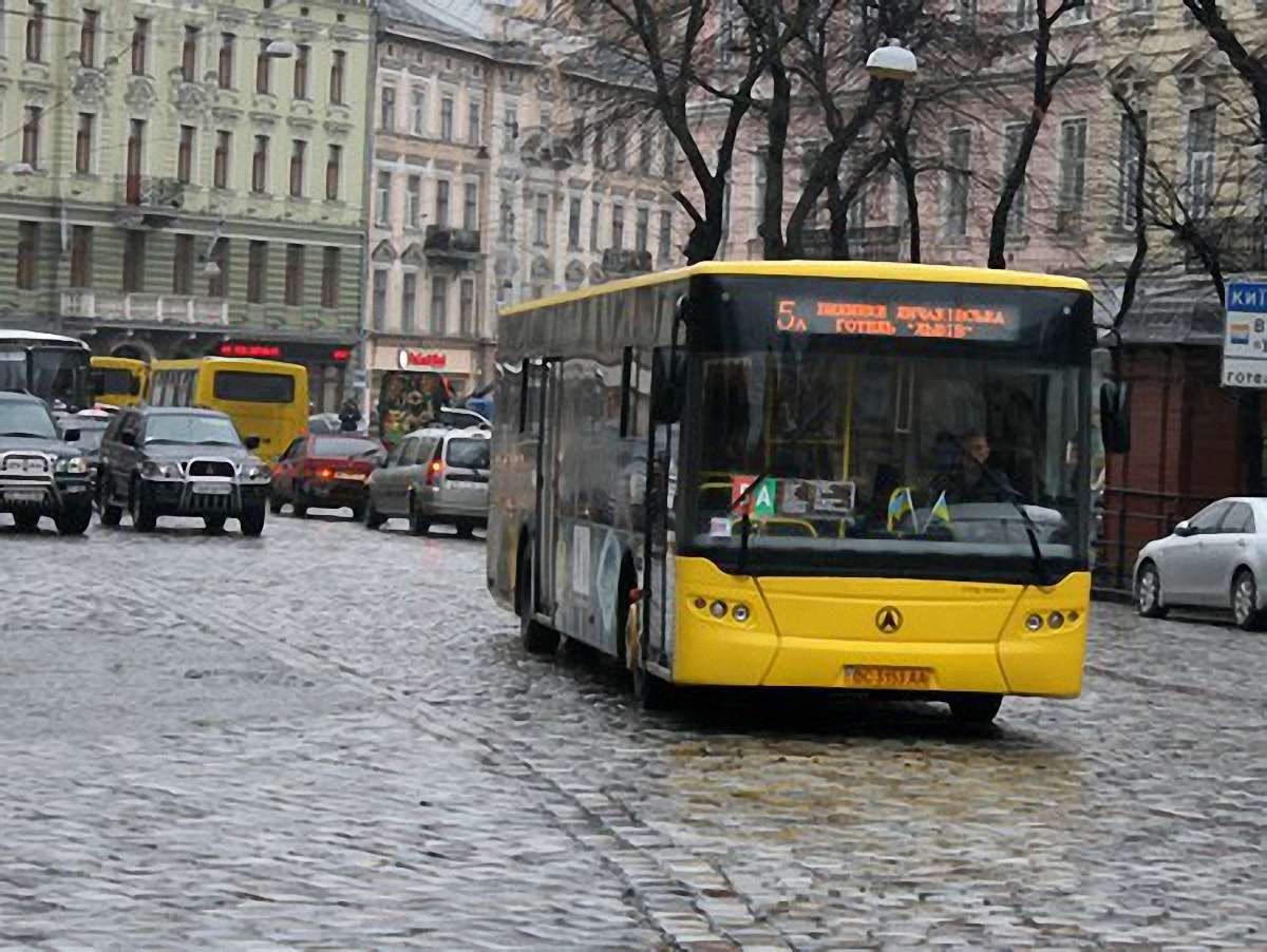 У Львові курсуватимуть спецмаршрути до першої ночі