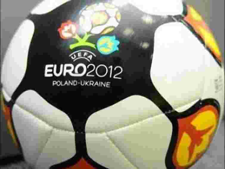 Колесніков і Суркіс отримали золоті квітки Євро-2012 від УЄФА