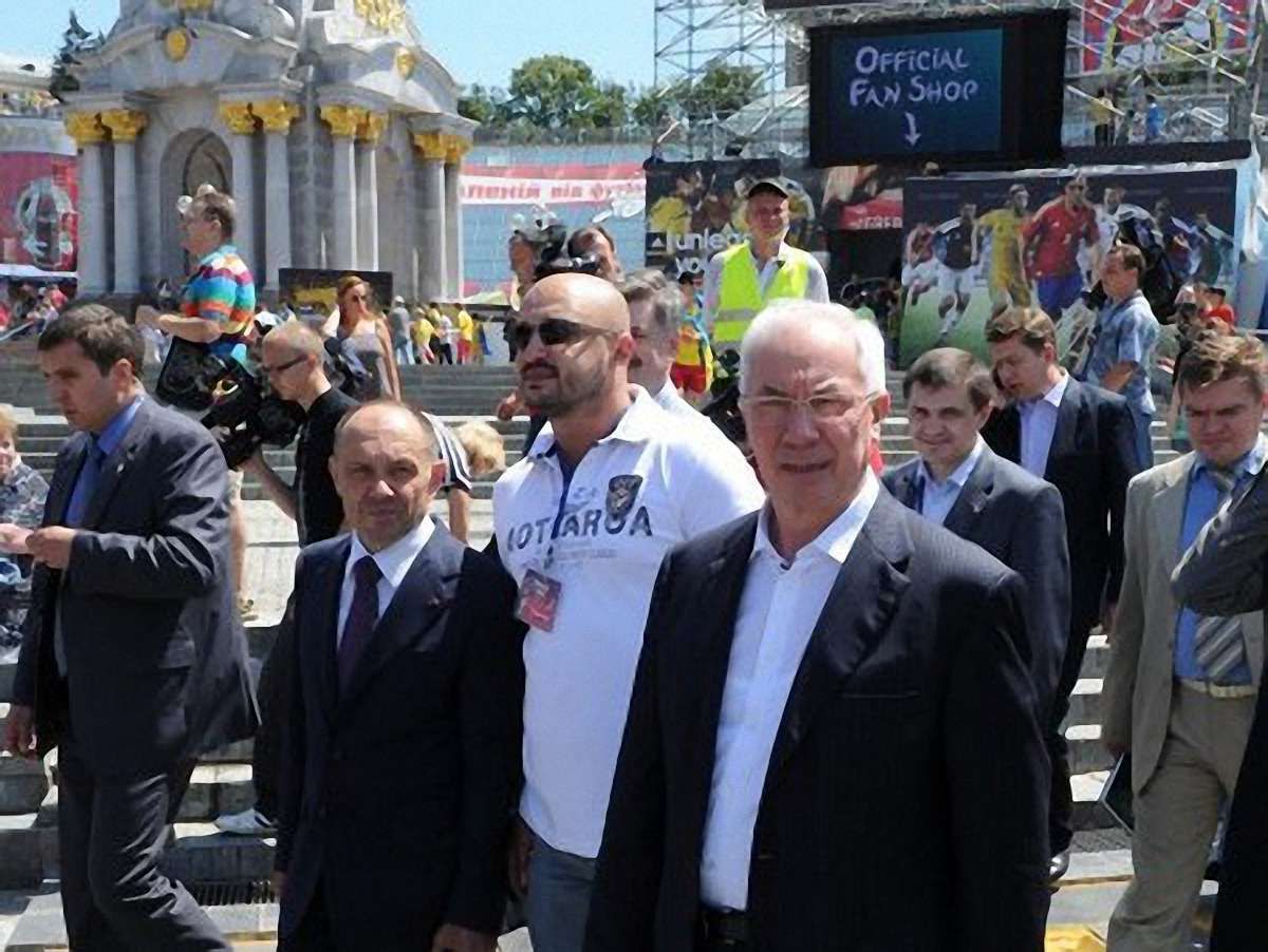 Азаров відреагував на вигране парі зі шведом