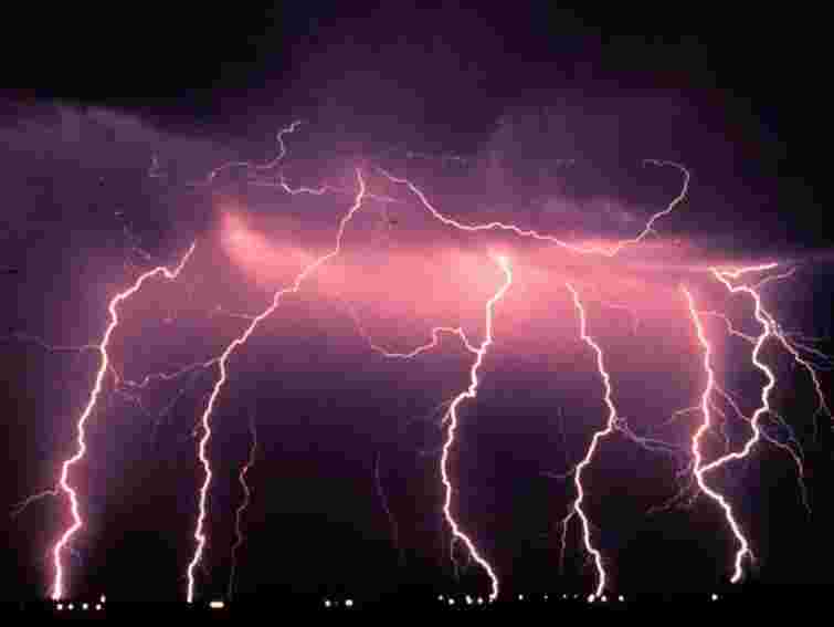 В Україні стихія знеструмила ще 14 населених пунктів