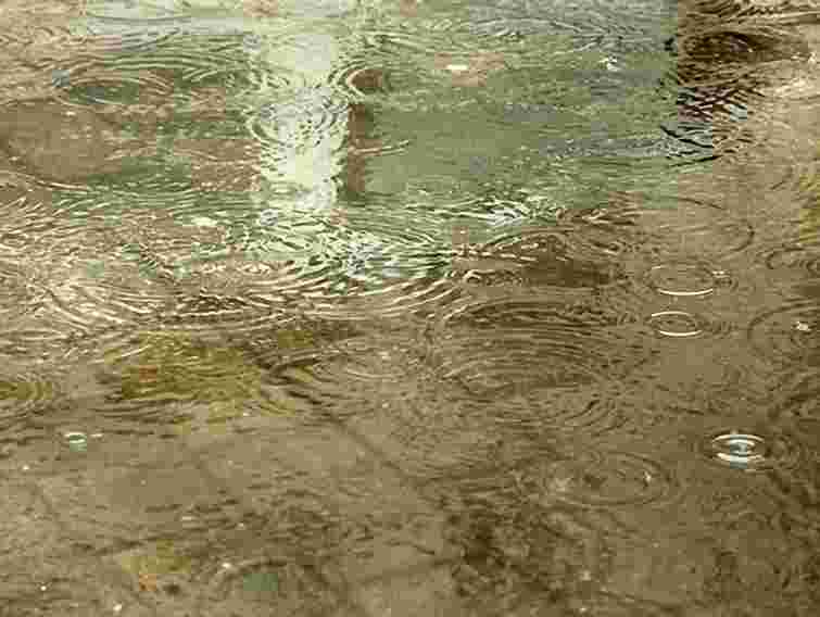 Завтра в Україні дощитиме. На Закарпатті - грози і град