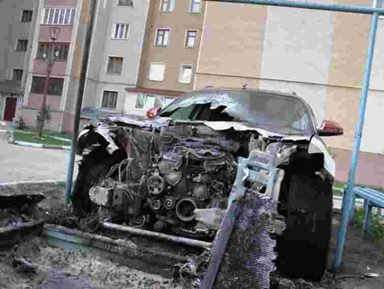 У Львові горіла іномарка