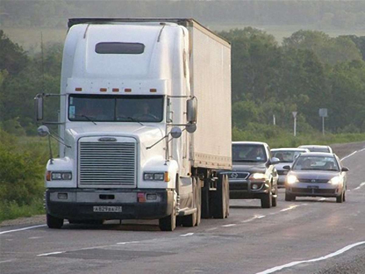 У Львові на літній час обмежать рух вантажівок