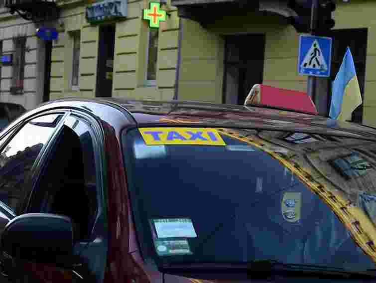 Львівські таксисти знову завищують ціни для іноземців