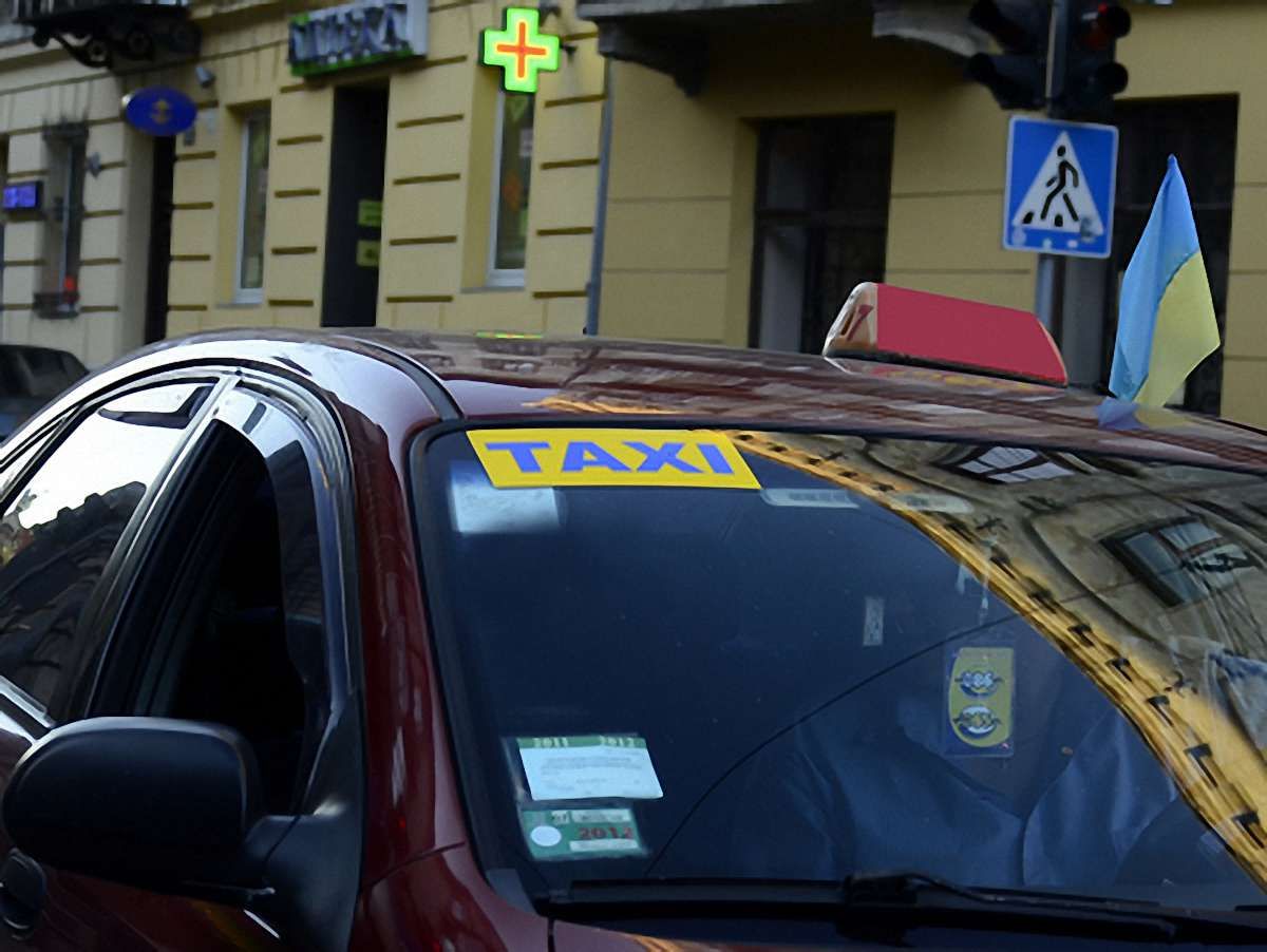 Львівські таксисти знову завищують ціни для іноземців