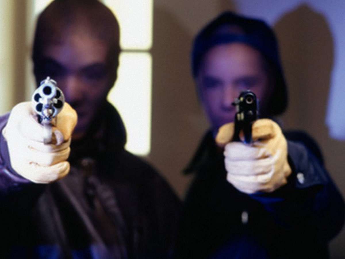 У Франції невідомі пограбували парфумерний завод на мільйон євро