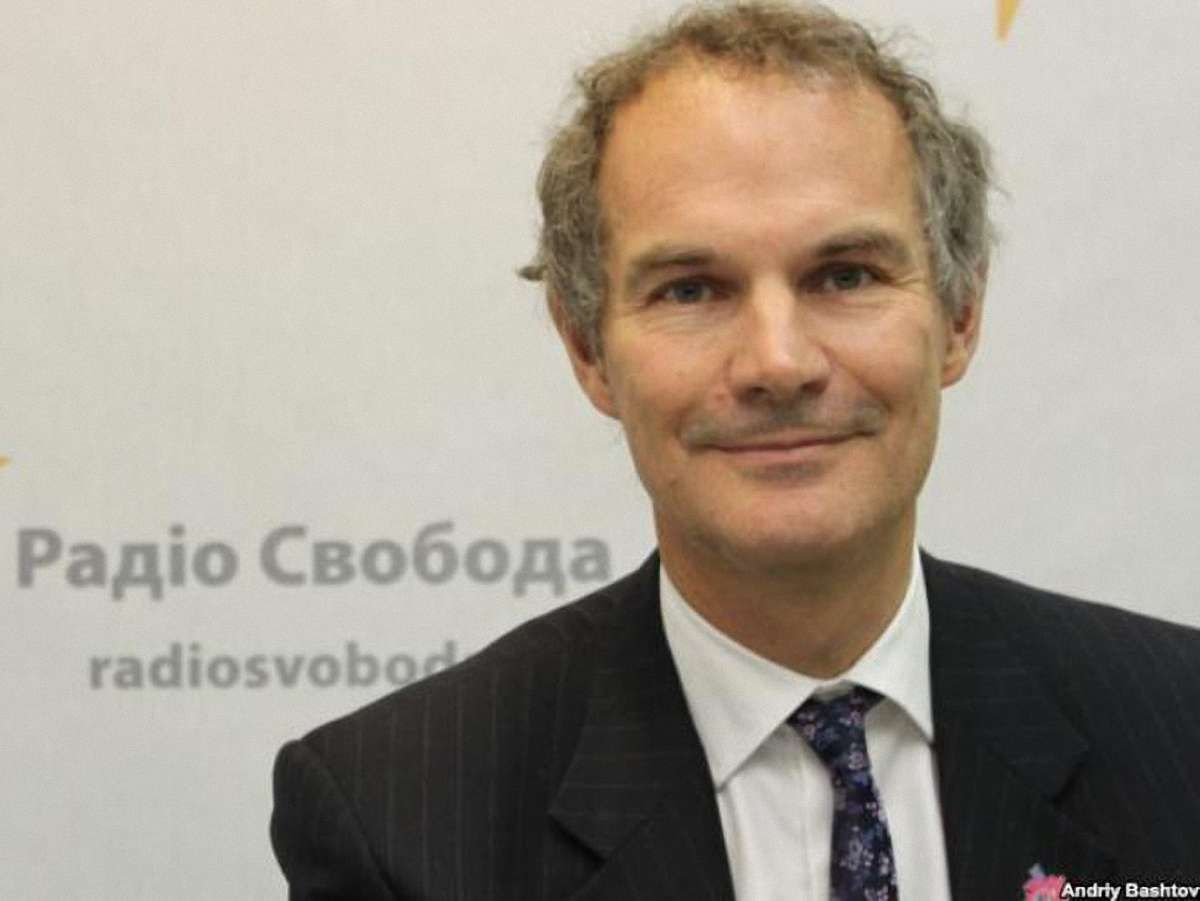 Посол Великобританії написав роман про вбивства українських політиків