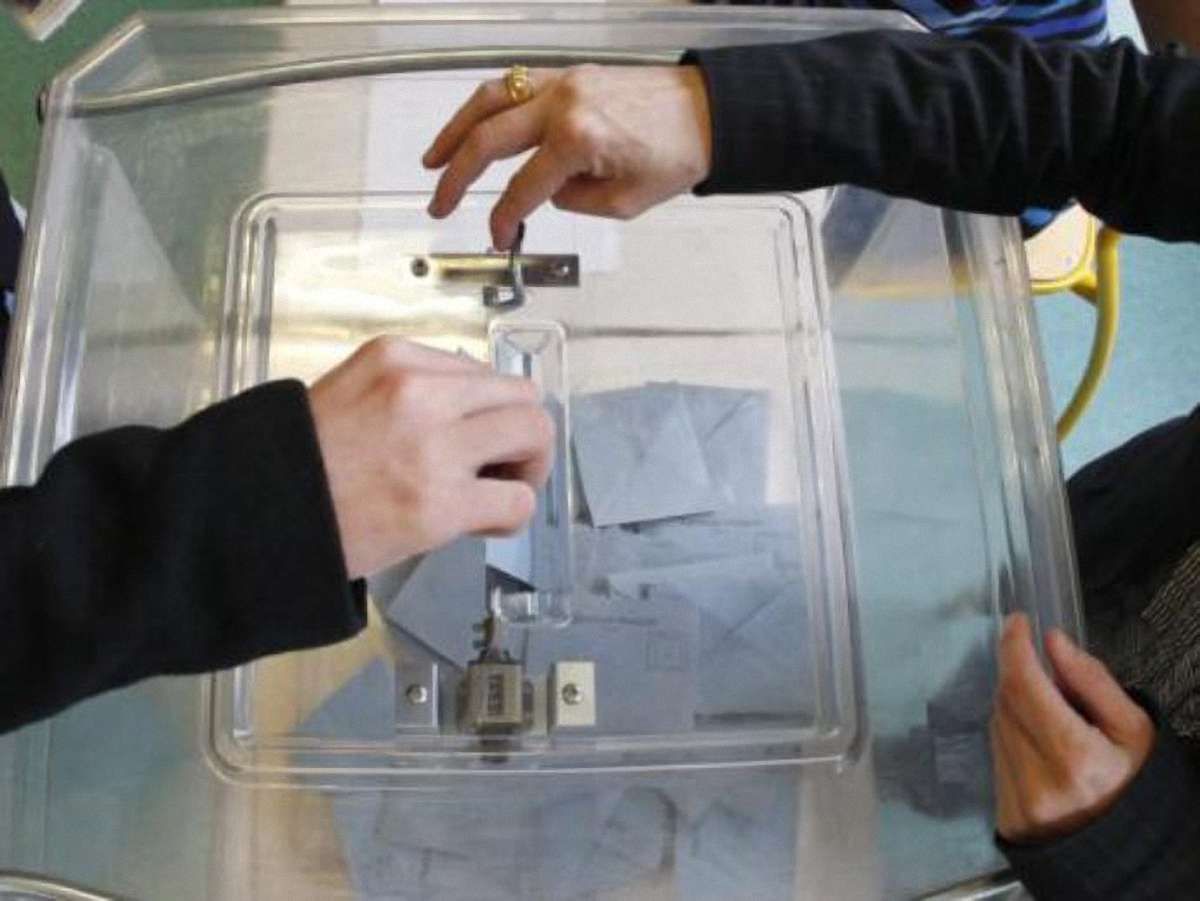 Соціалісти здобули абсолютну більшість у Національній асамблеї Франції