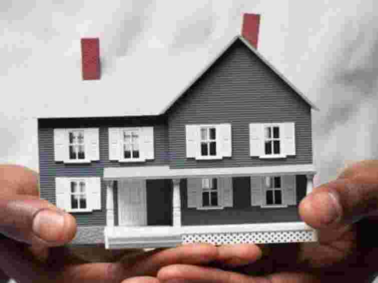 Азаров обіцяє підтримку бізнесу, що будує житло для працівників 