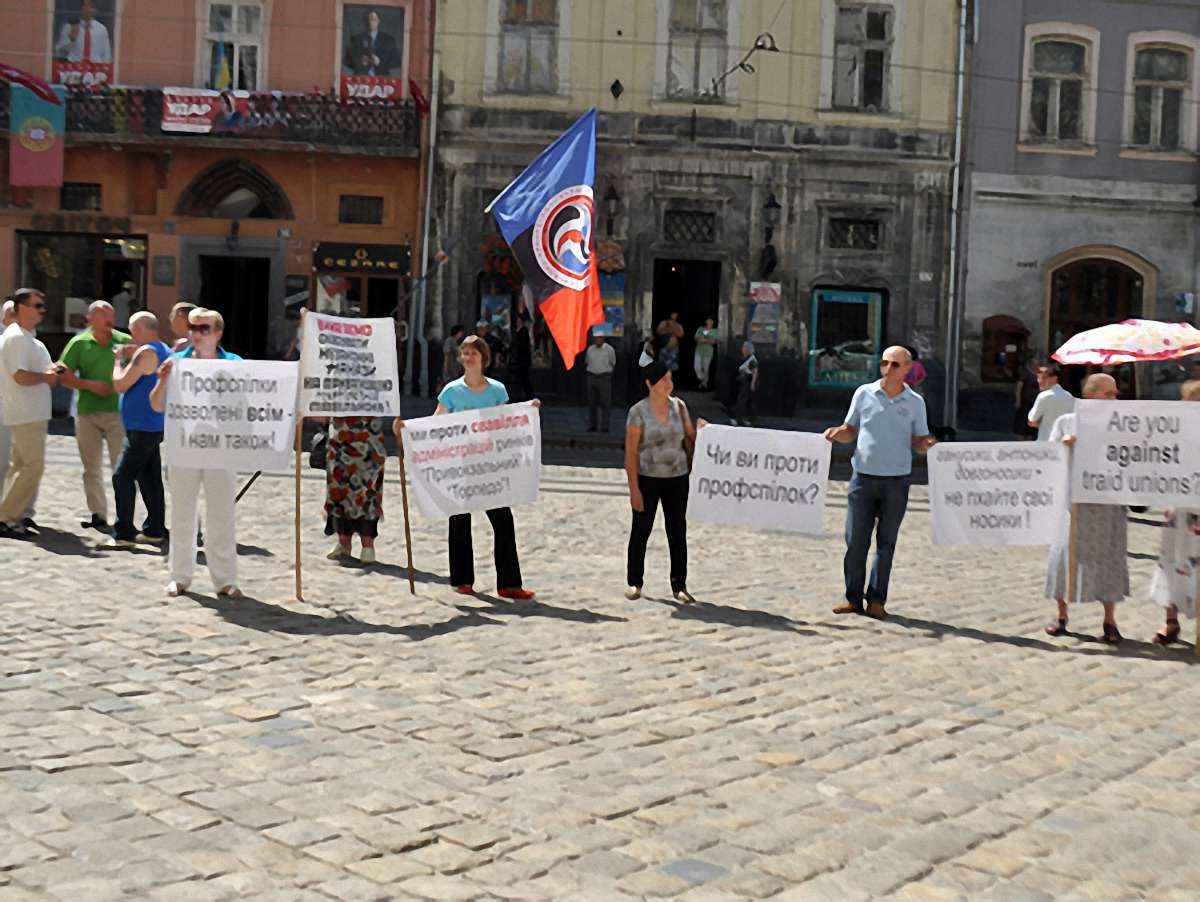 Підприємці вимагають повернути ринки у власність Львова
