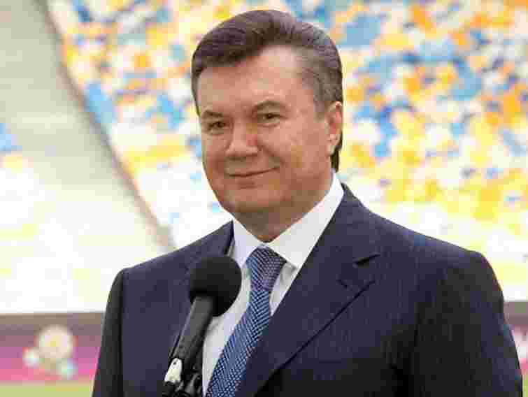 Янукович поспілкується з фанами перед вирішальним для України матчем