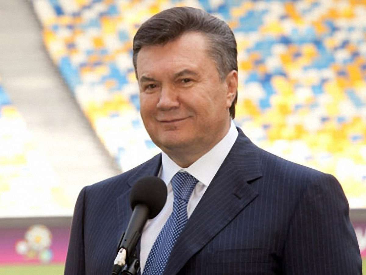Янукович поспілкується з фанами перед вирішальним для України матчем