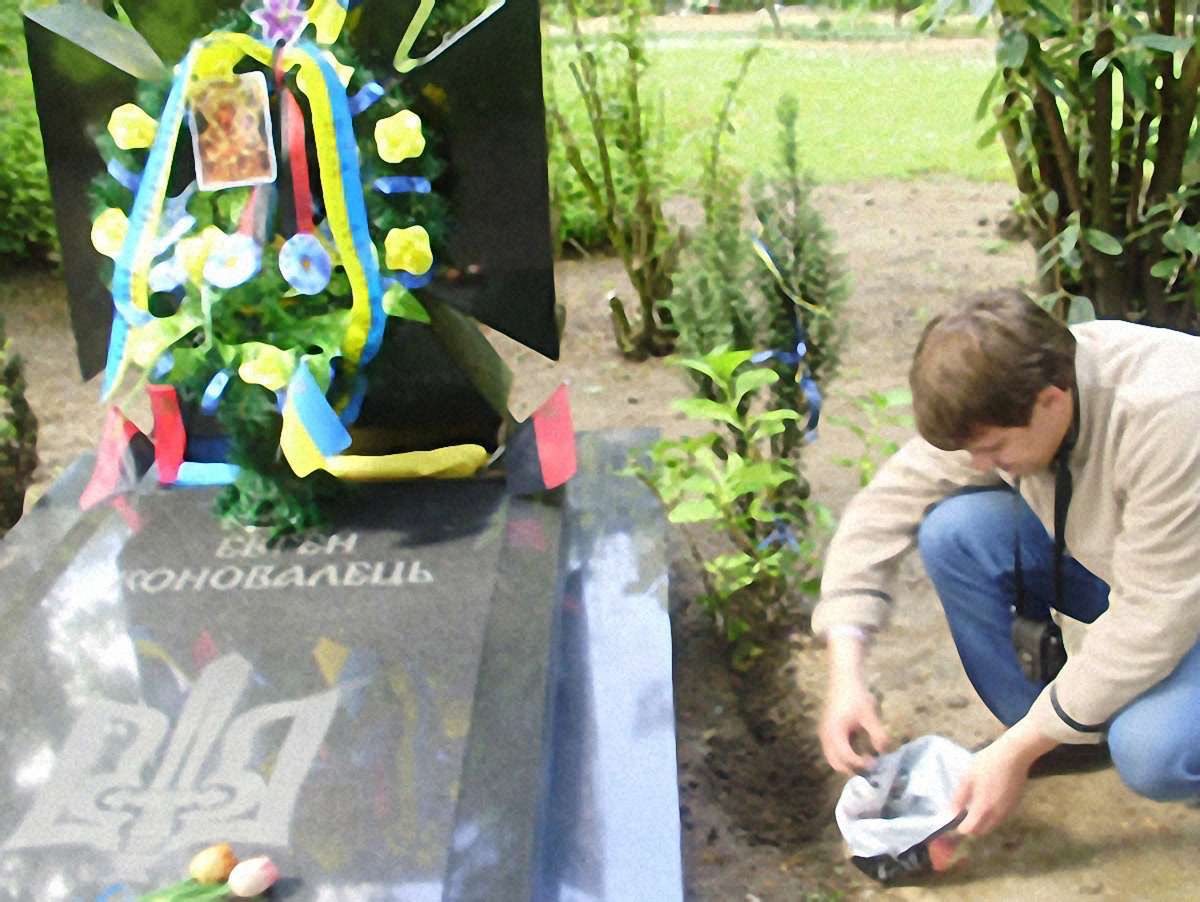 Прах Євгена Коновальця хочуть повернути на Україну