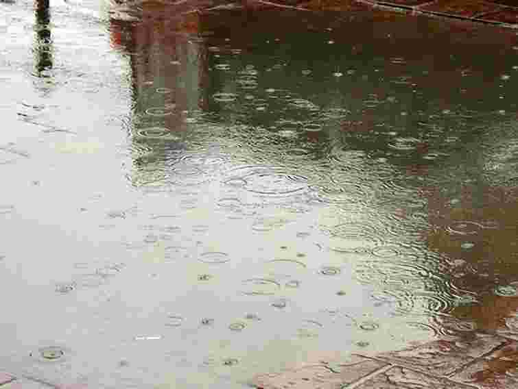 Завтра на заході України – грози, на півдні – спека до +37