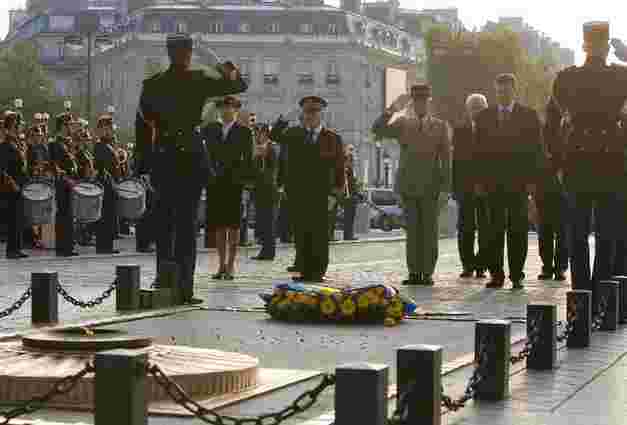 У День пам'яті жертв війни Янукович закликав згадати всіх