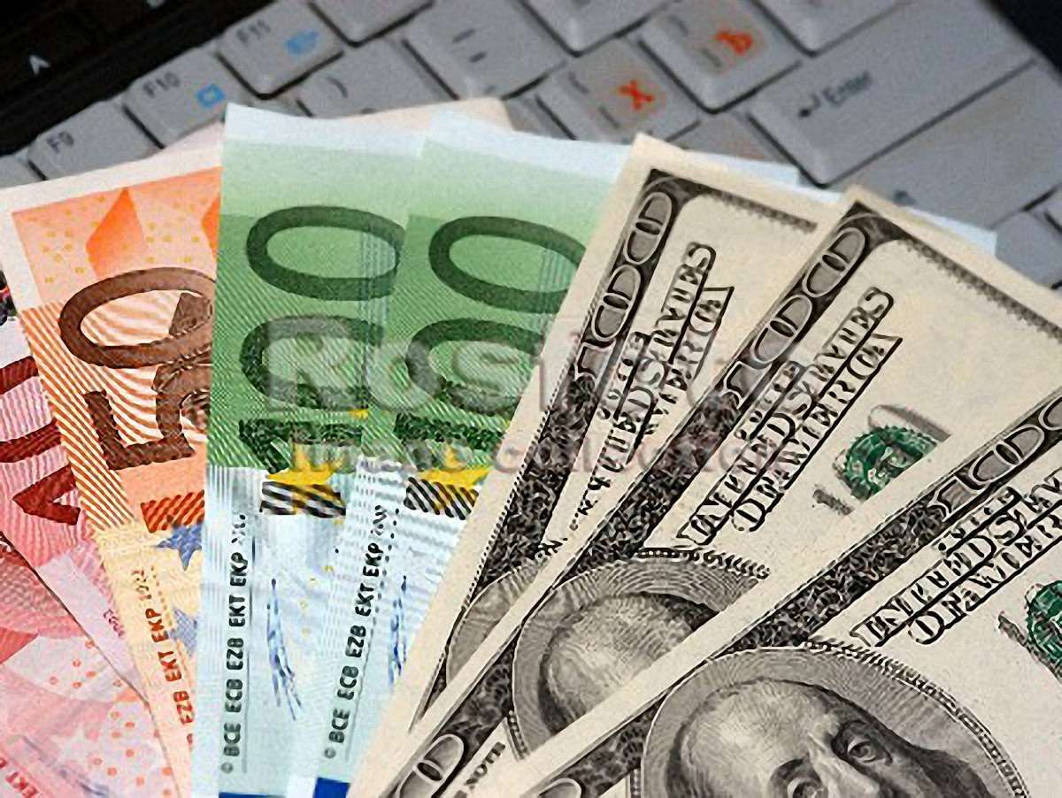 Українці надають перевагу валюті
