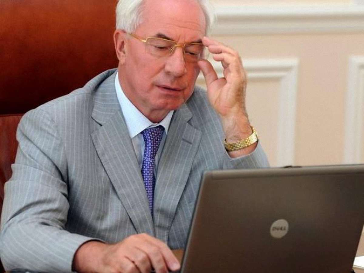 Азаров хоче, щоб авіаперельоти стали доступнішими