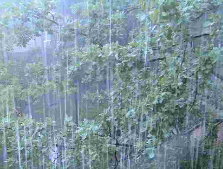 Завтра на півдні і сході грози