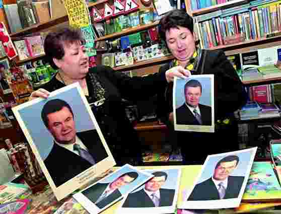 На Тернопільщині заборонили вивішувати у школах портрети політиків