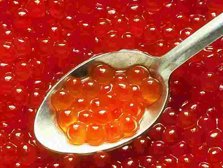 Із львівського супермаркету викрали 1,5 кг ікри