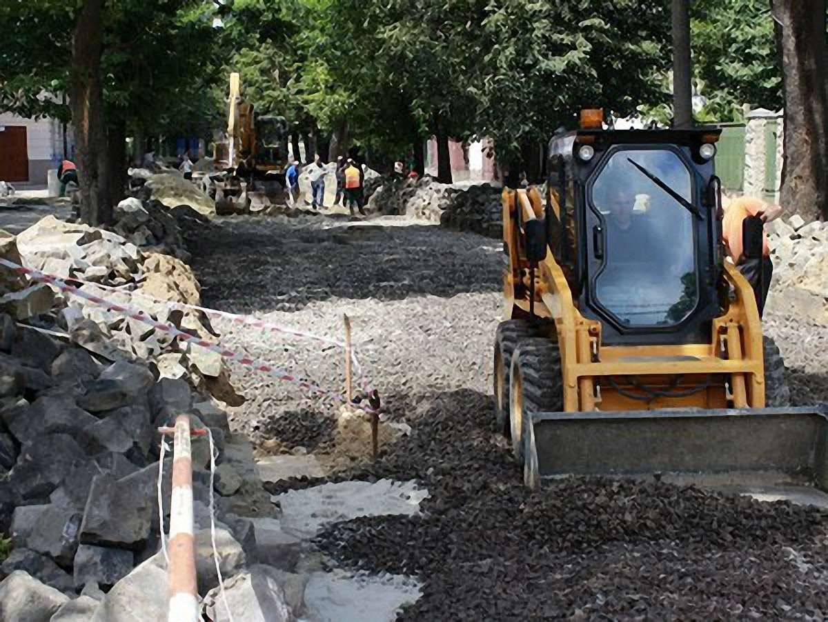 Ремонт дороги на вул. Залізняка мають завершити до серпня, - Садовий