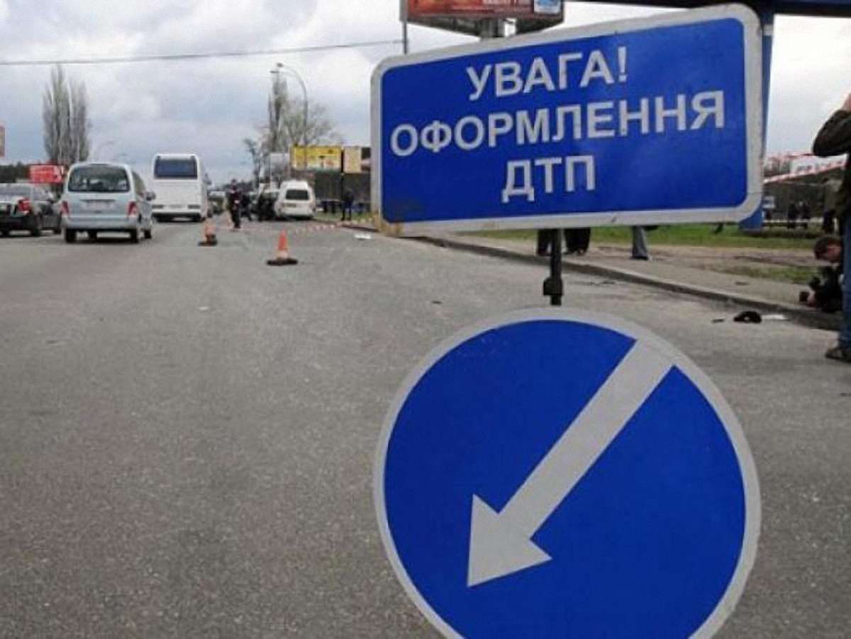 На Львівщині мінівен в’їхав у мікроавтобус: троє у лікарні