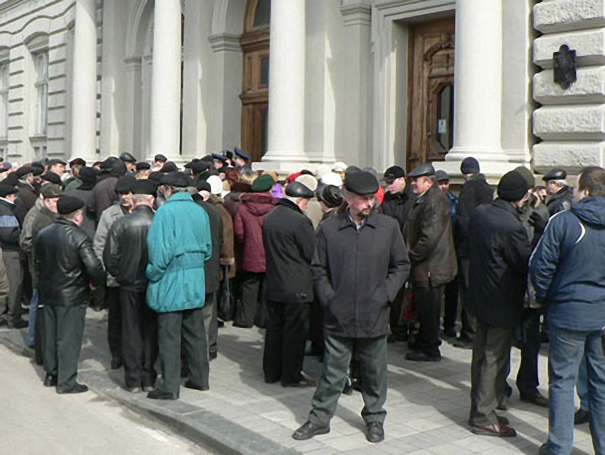 У Львові мешканці Комарно вимагали 8 млн грн на школу