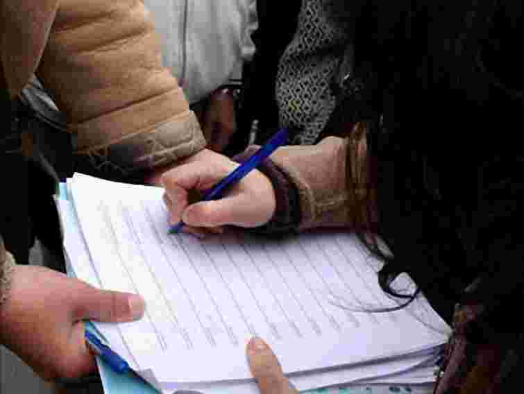 У Севастополі зібрали 90 тисяч підписів за мовний законопроект