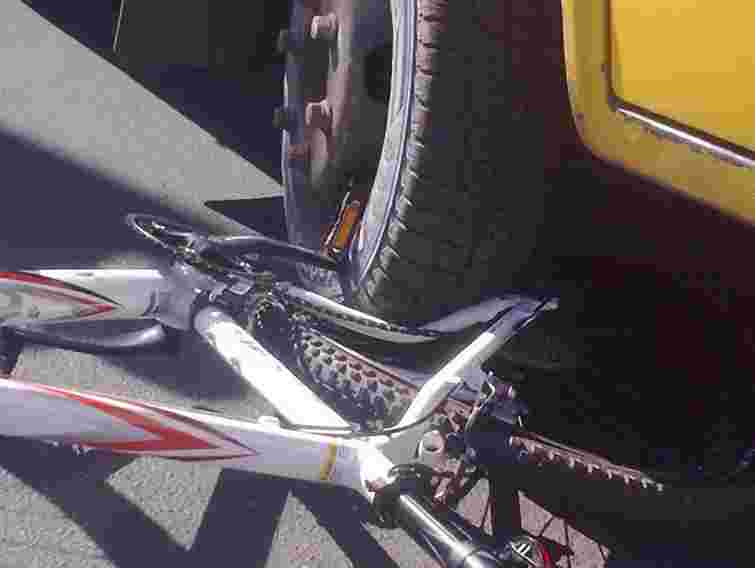 На Львівщині велосипедист в’їхав в іномарку