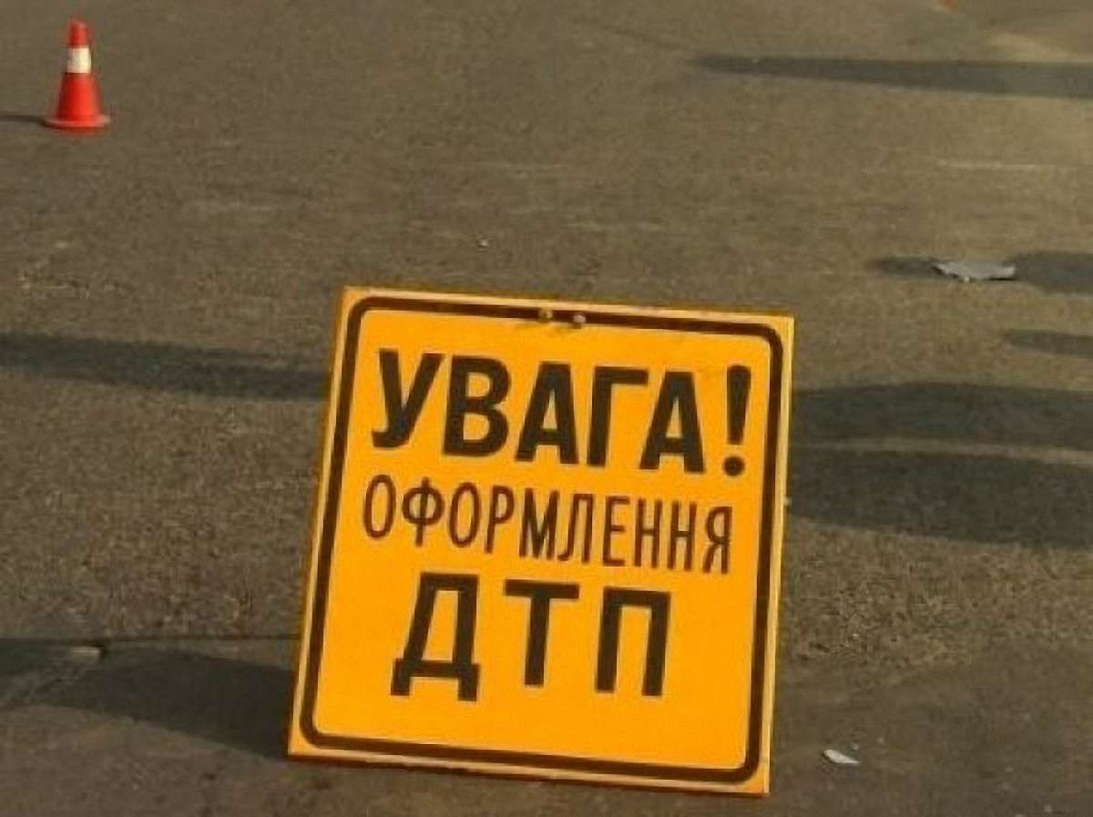 На Черкащині злетів у кювет туристичний автобус 