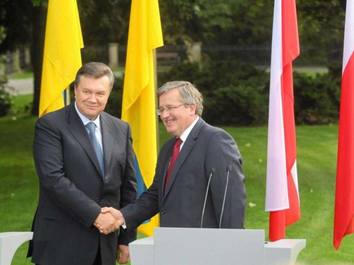 Янукович подякував Коморовському за співпрацю у Євро: свято вдалося