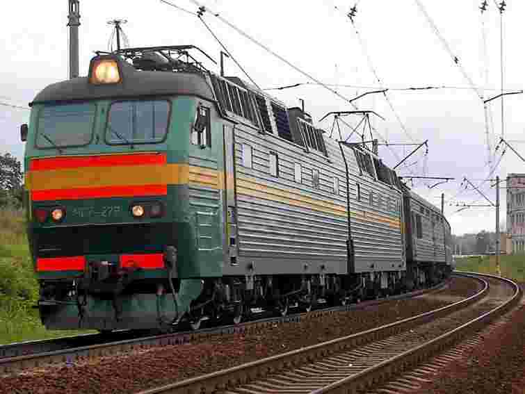 Укрзалізниця призупинила попередній продаж квитків