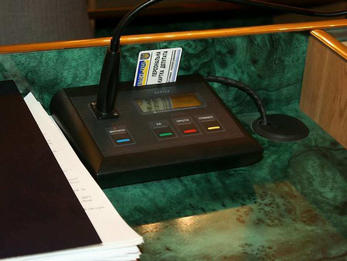 Панькевич хоче знати, чому депутати не ходять на сесії