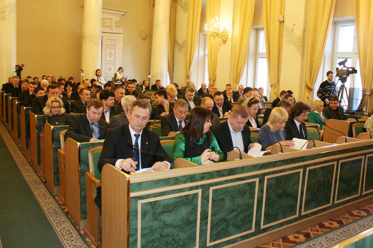 Депутати Львівщини просять Януковича розібратися з Догналом