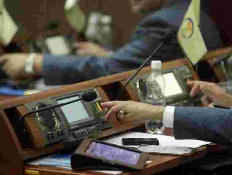 Тепер голову Ради обиратимуть поіменним голосуванням