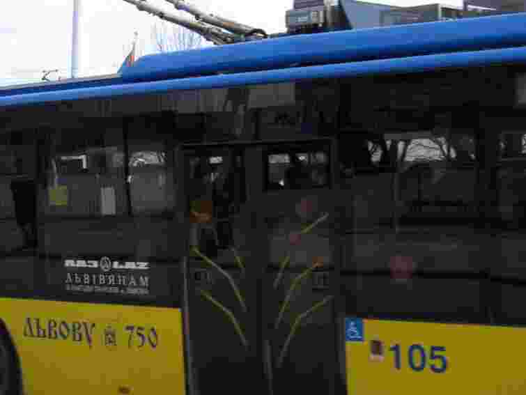 Львів’янам, які викрали тролейбус, дали 5 років і відпустили