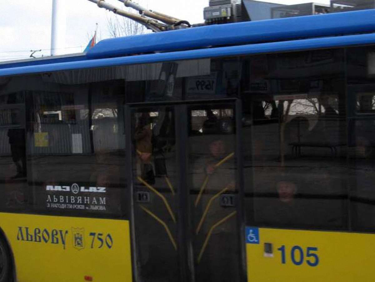 Львів’янам, які викрали тролейбус, дали 5 років і відпустили