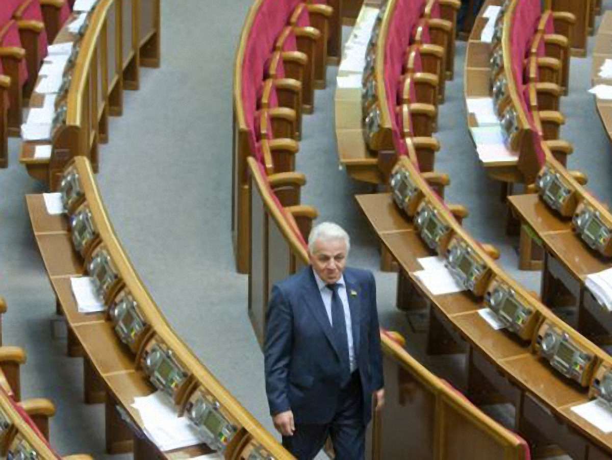 Рада послабила контроль над держзакупівлями