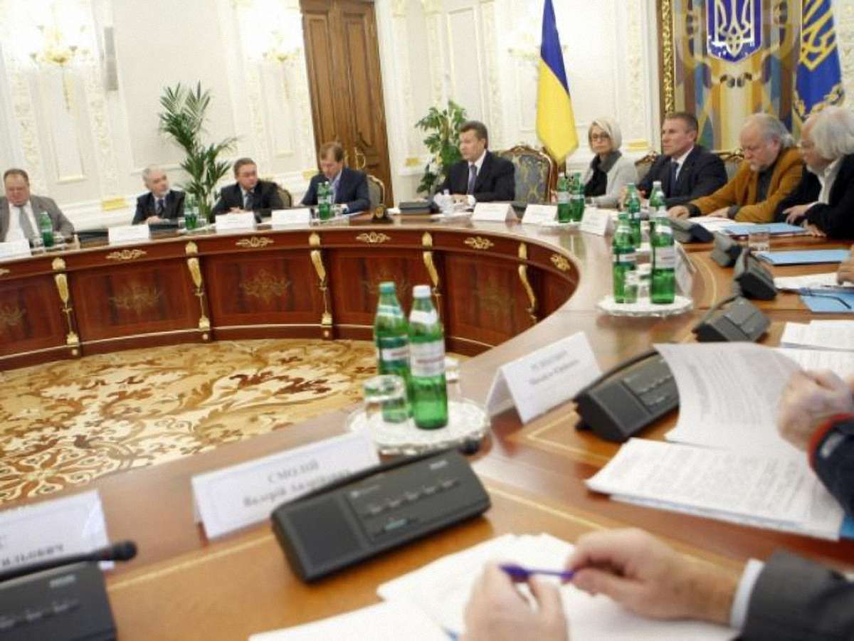 Гуманітарну раду при Януковичу закликають саморозпуститися