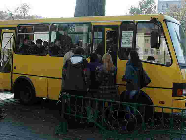 У Львові перевізник затягує встановлення табличок про маршрут №42