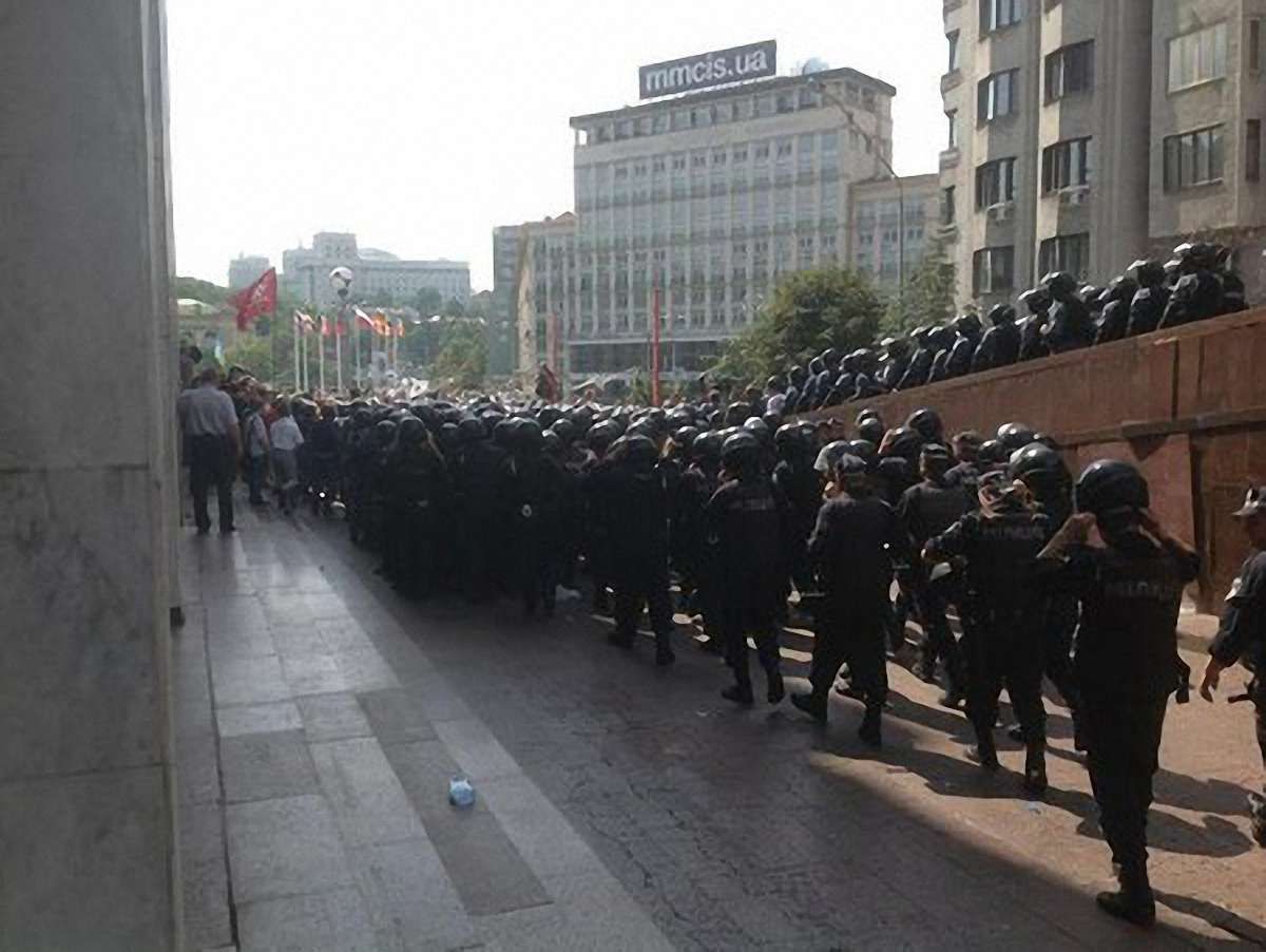Міліція нагадує мітингувальникам про відповідальність 