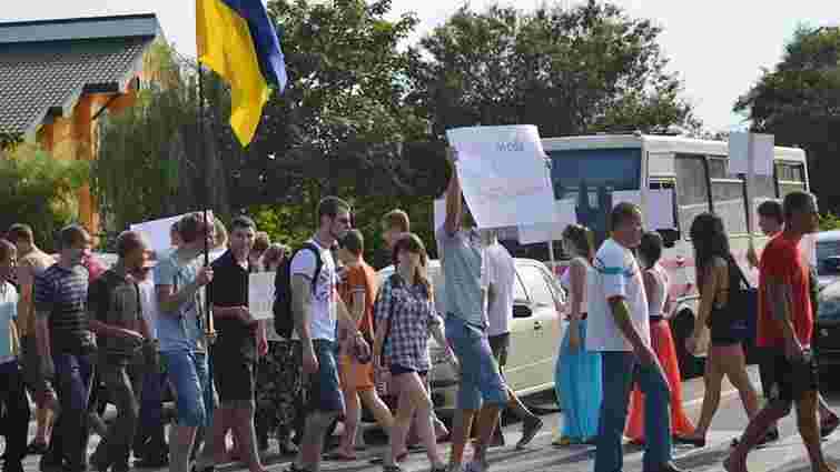 Поблизу Львова  перекрили міжнародну трасу на знак протесту проти мовного законопроекту