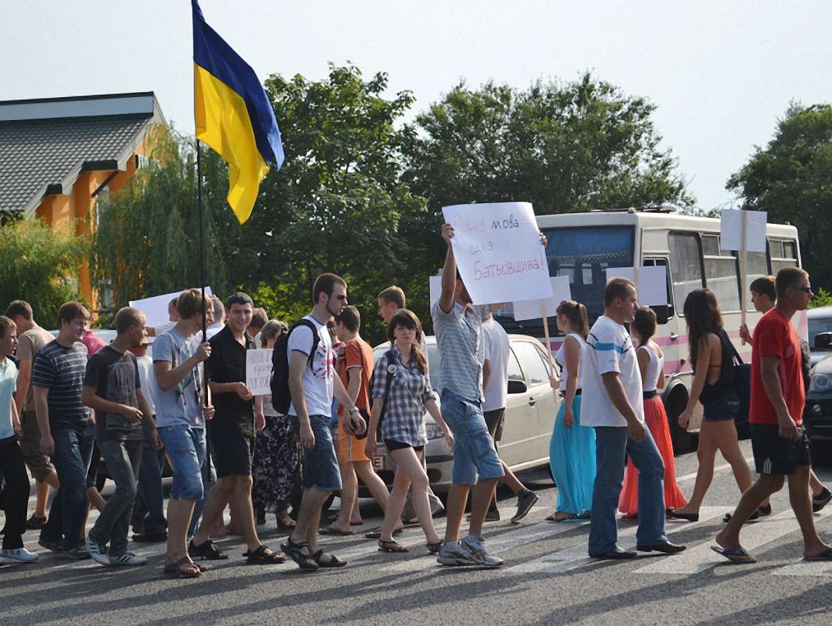 Поблизу Львова  перекрили міжнародну трасу на знак протесту проти мовного законопроекту